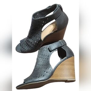 🎅 3/$10 Route 66 Dark Grey Laser Cut Out Peep Toe Wedges Size 8 EUC
